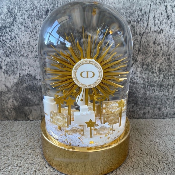 🎄✨ Christian Dior 2024 Holiday Snow Globe – NEW IN BOX ✨🎄 - Picture 6 of 11